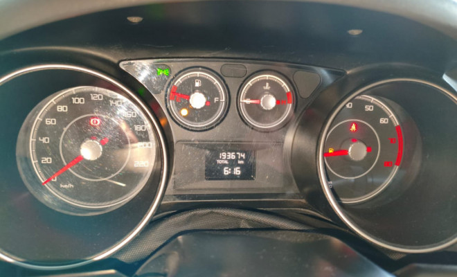 Fiat Punto ATTRACTIVE 1.4 Fire Flex 8V 5p 2014 Flex-11