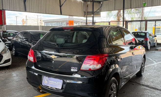 GM - Chevrolet ONIX HATCH LS 1.0 8V FlexPower 5p Mec. 2016 Flex-3