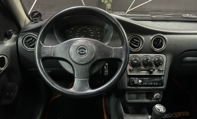 GM - Chevrolet Celta Spirit 1.4  2005 Completo   100% financiado-5