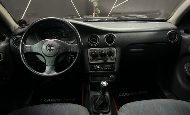 GM - Chevrolet Celta Spirit 1.4  2005 Completo   100% financiado-4