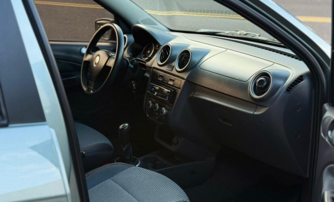 VW - VolksWagen Gol (novo) 1.6 Power/Highi T.Flex 8v 4P 2011 Flex-8