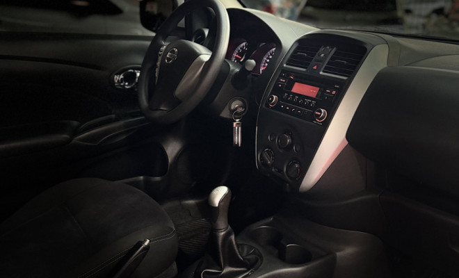 Nissan VERSA SL 1.6 16V Flex Fuel 4p Mec. 2016 Flex-4