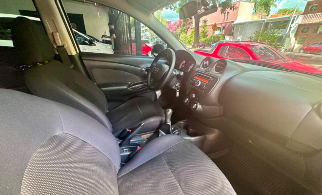 Nissan VERSA SL 1.6 16V Flex Fuel 4p Mec. 2016 Flex-8