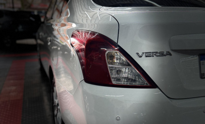 Nissan VERSA SL 1.6 16V Flex Fuel 4p Mec. 2016 Flex-3