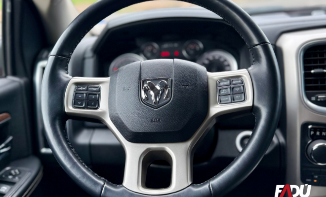 RAM CLASSIC LARAMIE NIGHT ED. 5.7 4X4 Aut. 2022 Gasolina-4