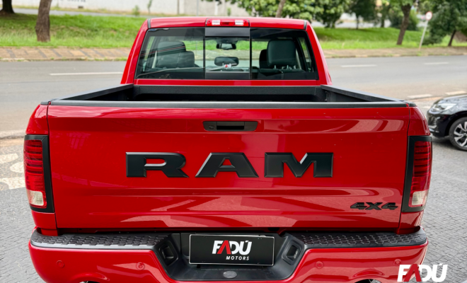RAM CLASSIC LARAMIE NIGHT ED. 5.7 4X4 Aut. 2022 Gasolina-7