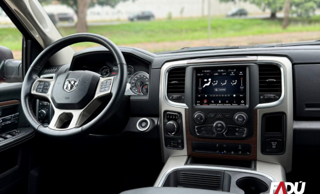 RAM CLASSIC LARAMIE NIGHT ED. 5.7 4X4 Aut. 2022 Gasolina-3