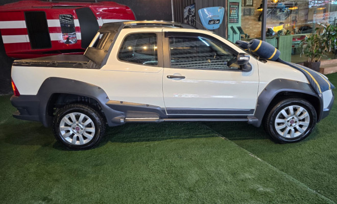 Fiat Strada Adv. M. March. 1.8 Flex 16V CD 2013 Flex-3