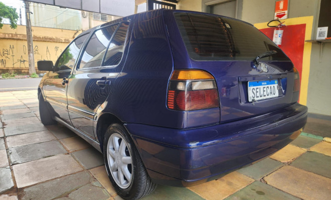 VW - VolksWagen Golf GL 1.8/ 2.0i 4p 1997 Gasolina-3
