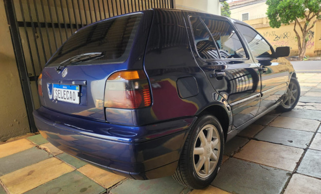 VW - VolksWagen Golf GL 1.8/ 2.0i 4p 1997 Gasolina-2