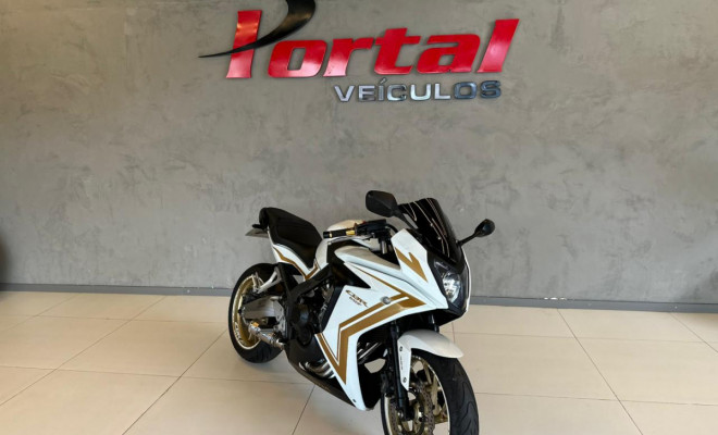 HONDA CBR 650F 2015 Gasolina CANO ESPORTIVO PNEUS S/NOVOS E ACOMPANHA PEÇAS ORIGINAIS