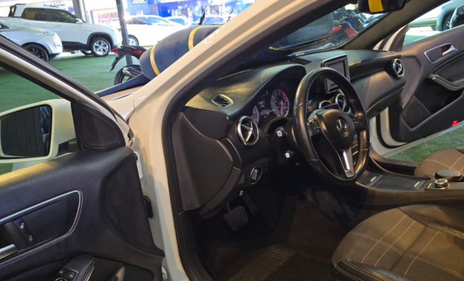 Mercedes-Benz Classe A 200 1.6 TB 16V Urban 156cv Aut. 2014 Flex-8