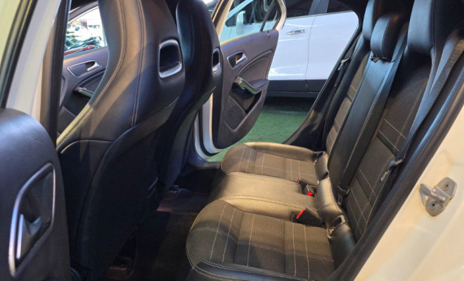 Mercedes-Benz Classe A 200 1.6 TB 16V Urban 156cv Aut. 2014 Flex-9