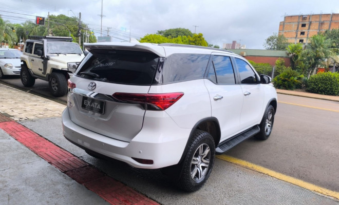 HILUX SW4 SR 4x2 2.7 Flex AUT.-6