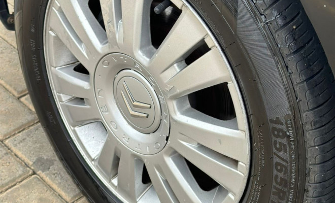 Citroën C3 GLX 1.4/ GLX Sonora 1.4 Flex 8V 5p 2011 Flex-6