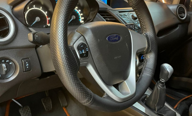 Ford Fiesta Sedan SE 1.6  2014 Flex  ÓTIMO DESEMPENHO E ACABAMENTO-7