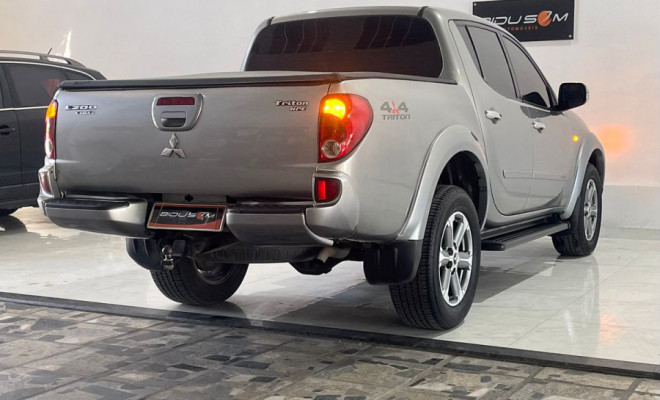 Mitsubishi L200 Triton HPE 3.2 CD TB Int.Diesel Aut 2013 Diesel-19