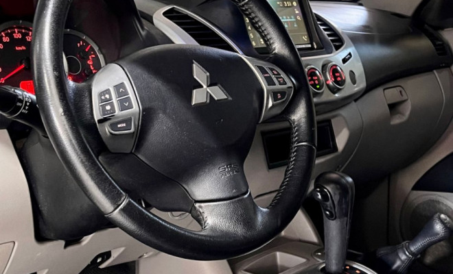 Mitsubishi L200 Triton HPE 3.2 CD TB Int.Diesel Aut 2013 Diesel-6