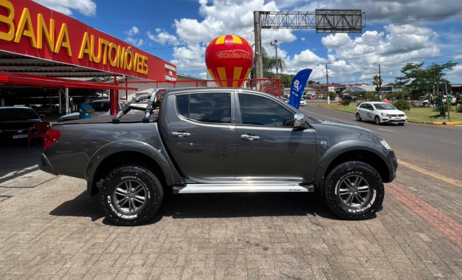 Mitsubishi L200 Triton HPE 3.2 CD TB Int.Diesel Aut 2014 Diesel-4