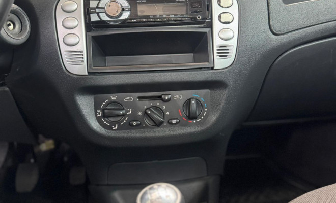 Citroën C3 GLX 1.4/ GLX Sonora 1.4 Flex 8V 5p 2011 Flex-9