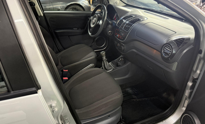 Fiat Grand Siena ATTRAC. 1.4 EVO F.Flex 8V 2013 Flex-4