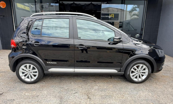 VW - VolksWagen Fox TRACK 1.0 Flex 12V 5p 2017 Flex-8