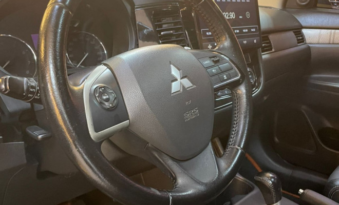 Mitsubishi OUTLANDER 3.0 GT 3.0 V6 Aut. 2014 Gasolina  7 LUGARES  Camera 360º Teto solar-9