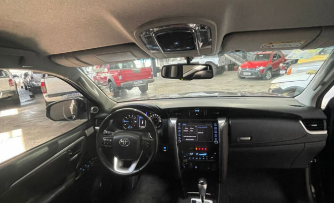 Toyota Hilux SW4 SRX 4x4 2.8 TDI 16V Dies. Aut. 2020 Diesel-4