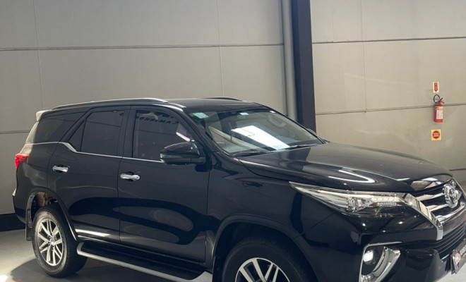 Toyota Hilux SW4 SRX 4x4 2.8 TDI 16V Dies. Aut. 2020 Diesel