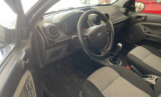 Ford Fiesta Sedan 1.6 2013-5