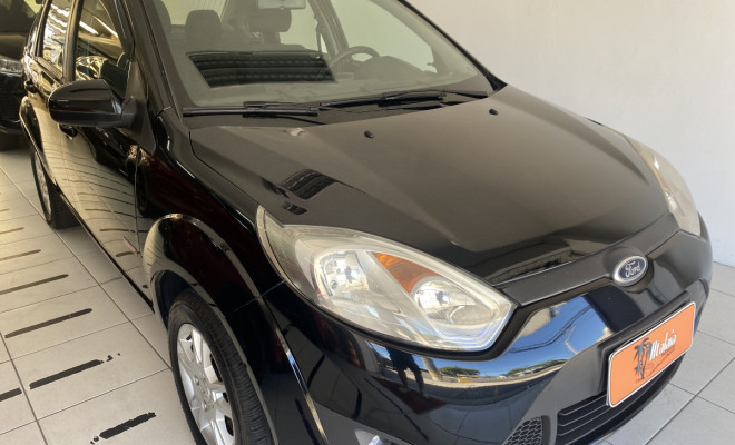 Ford Fiesta Sedan 1.6 2013-1