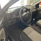 Ford Fiesta Sedan 1.6 2013-5