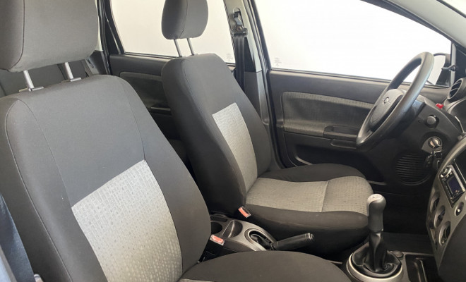 Ford Fiesta Sedan 1.6 2013-9
