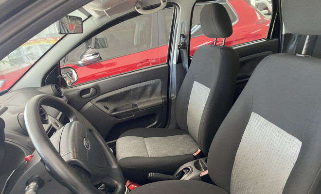Ford Fiesta Sedan 1.6 2013-8