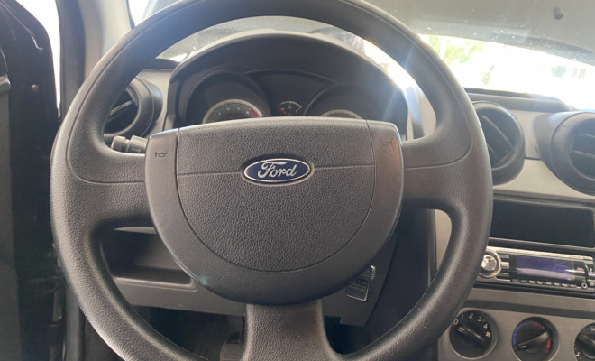 Ford Fiesta Sedan 1.6 2013-12