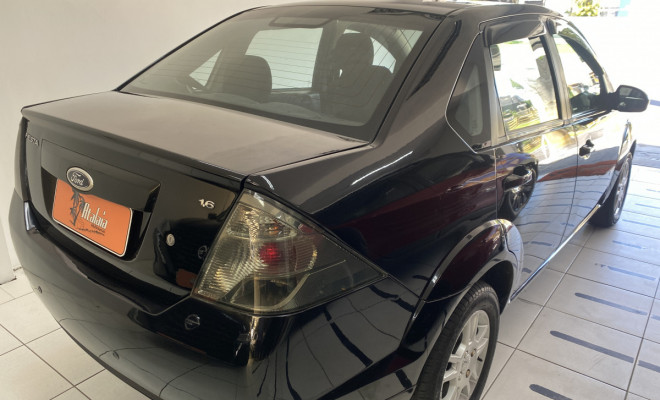 Ford Fiesta Sedan 1.6 2013-4