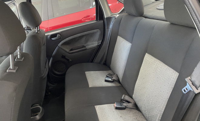 Ford Fiesta Sedan 1.6 2013-10