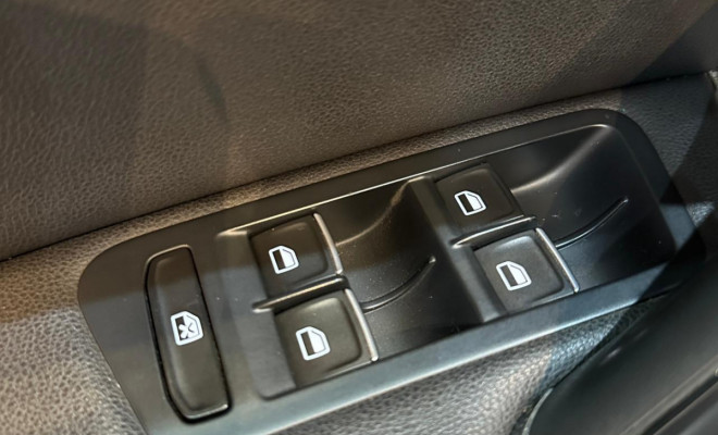 VW - VolksWagen Golf Highline 1.4 TSI 140cv Aut. 2014 Gasolina-13