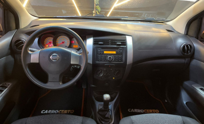 Nissan LIVINA S 1.6 Mec. 2014 Flex   ÓTIMO CARRO PARA VIAJAR COM A FAMILIA-4