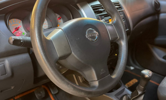 Nissan LIVINA S 1.6 Mec. 2014 Flex   ÓTIMO CARRO PARA VIAJAR COM A FAMILIA-7