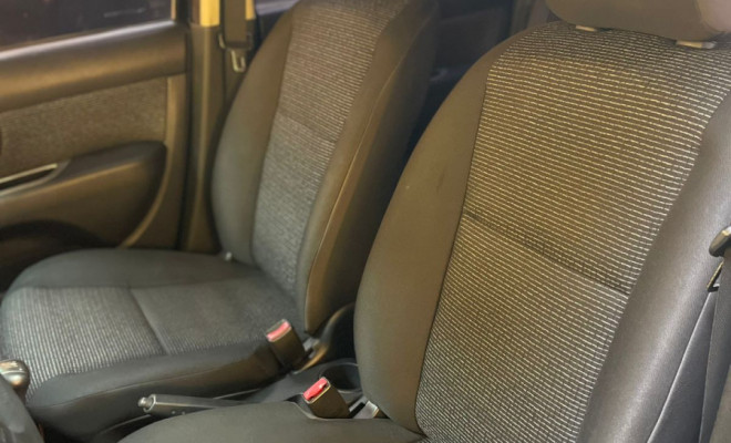 Nissan LIVINA S 1.6 Mec. 2014 Flex   ÓTIMO CARRO PARA VIAJAR COM A FAMILIA-6