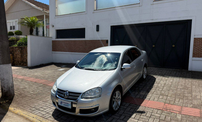 VW - VolksWagen JETTA 2.5 20V 150/170cv Tiptronic 2010 Gasolina-1