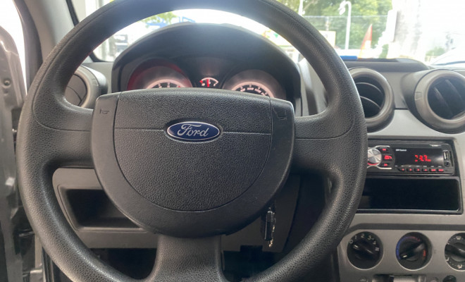 Ford Fiesta SE 1.6 2013-12