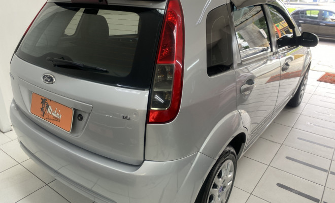 Ford Fiesta SE 1.6 2013-4