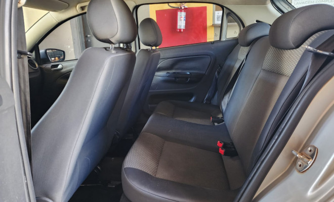 VW - VolksWagen Gol (novo) 1.6 Mi Total Flex 8V 4p 2013 Flex-5