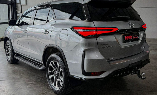 Toyota Hilux SW4 SRX 4x4 2.8 TDI-3