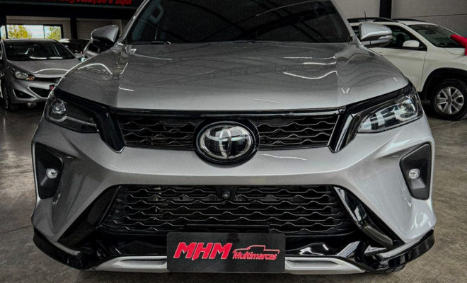 Toyota Hilux SW4 SRX 4x4 2.8 TDI-1