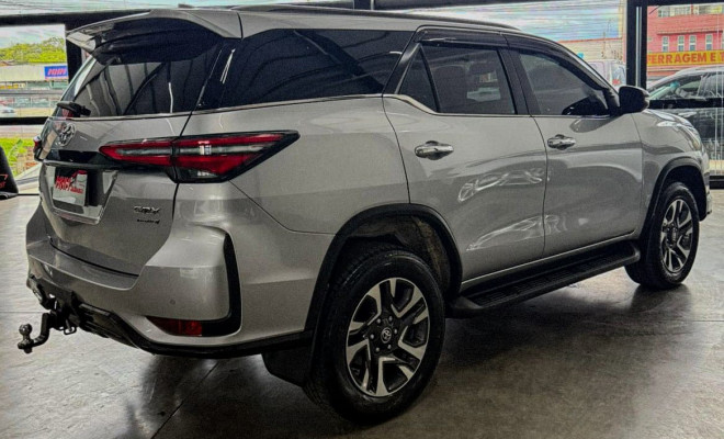 Toyota Hilux SW4 SRX 4x4 2.8 TDI-2