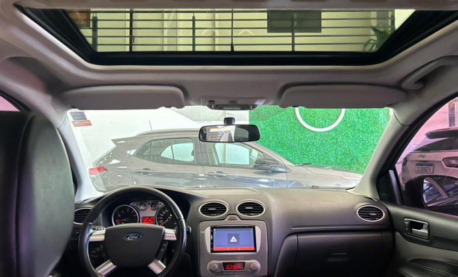 Ford Focus Ghia Sed. 2.0 16V/2.0 16V Flex Aut 2010 Flex-16