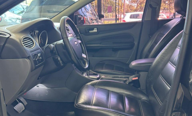 Ford Focus Ghia Sed. 2.0 16V/2.0 16V Flex Aut 2010 Flex-7